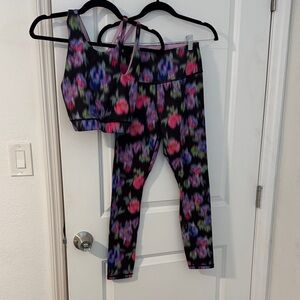 Floral Pattern Women's Leggings and Top Set